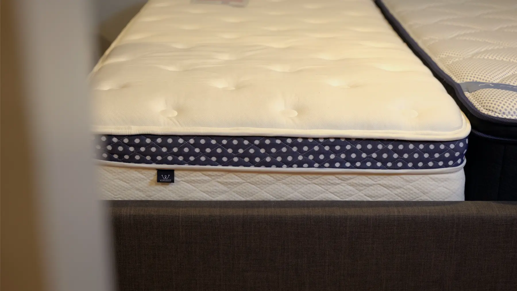 WinkBeds 13.5″ Hybrid Mattress