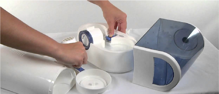 Cleaning a humidifier